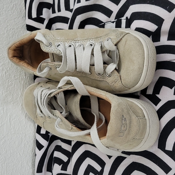 Womans size 6.5 shoe Ugg sneakers beige tan lace up - Picture 2 of 6